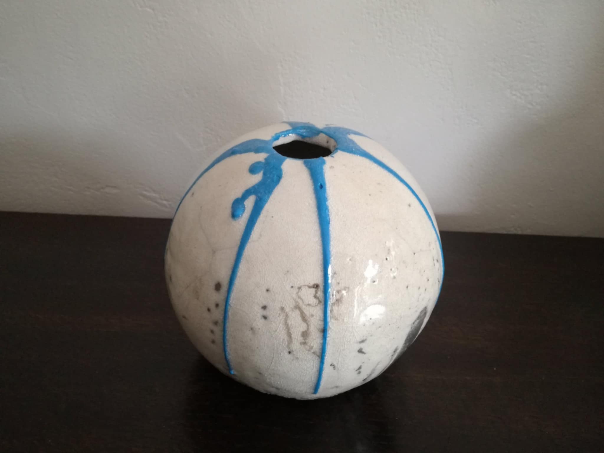 Pottery item